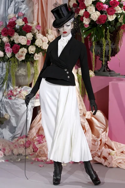 Look 3